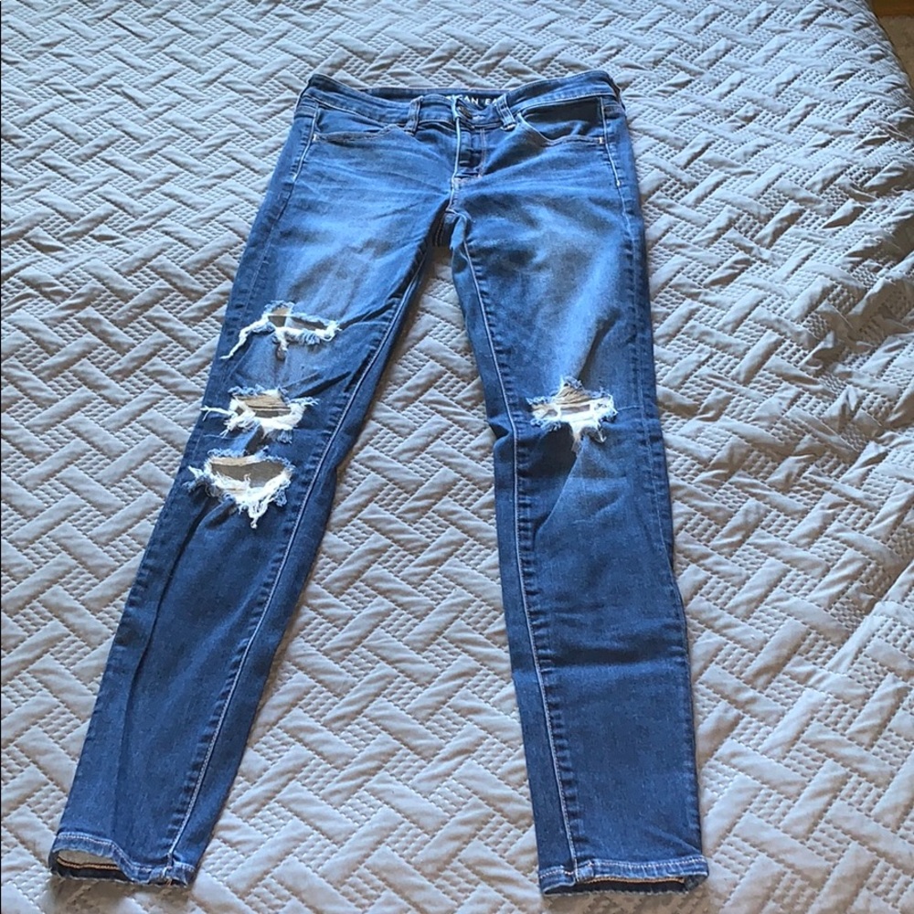Size 6AEO distressed jegging  like new!